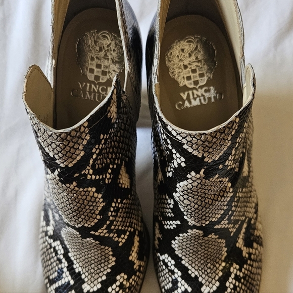 Vince Camuto Famhida Ankle Boots Bootie Womens Sz 8.5M/39 Faux Snakeskin Leather - Picture 3 of 6